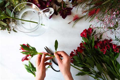 How Long Can Cut Flowers Be Out of Water: A Symphony of Time and Petals