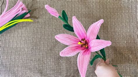 How to Make Flowers with Pipe Cleaners: A Creative Journey into Floral Artistry